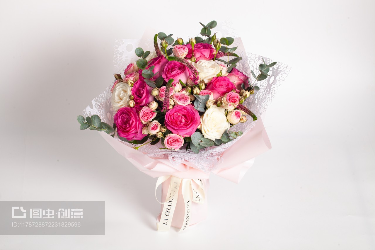 色彩綻放的情意 手捧花與禮品花卉的色彩藝術